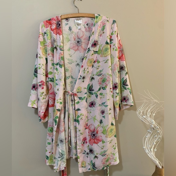 Plum Pretty Sugar Pink Floral Robe Bridesmaid - Picture 5 of 11